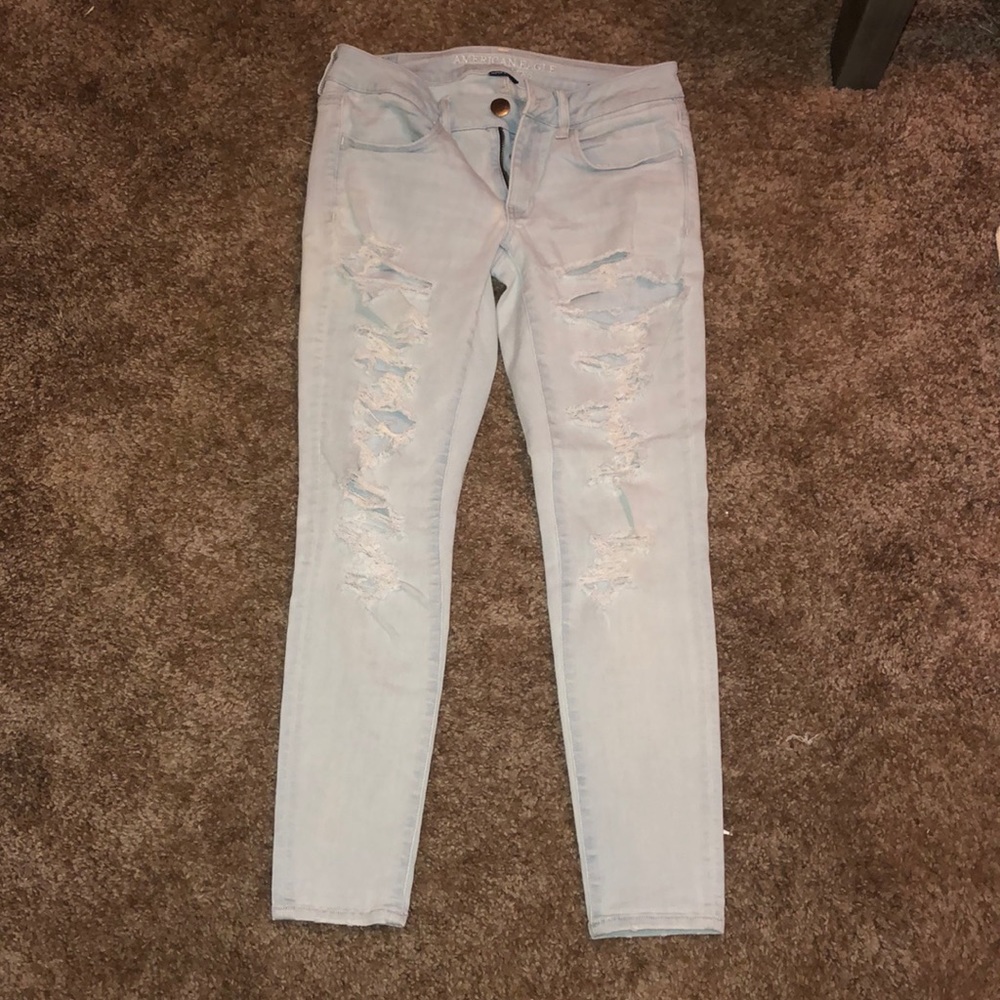 American Eagle short ripped jeans